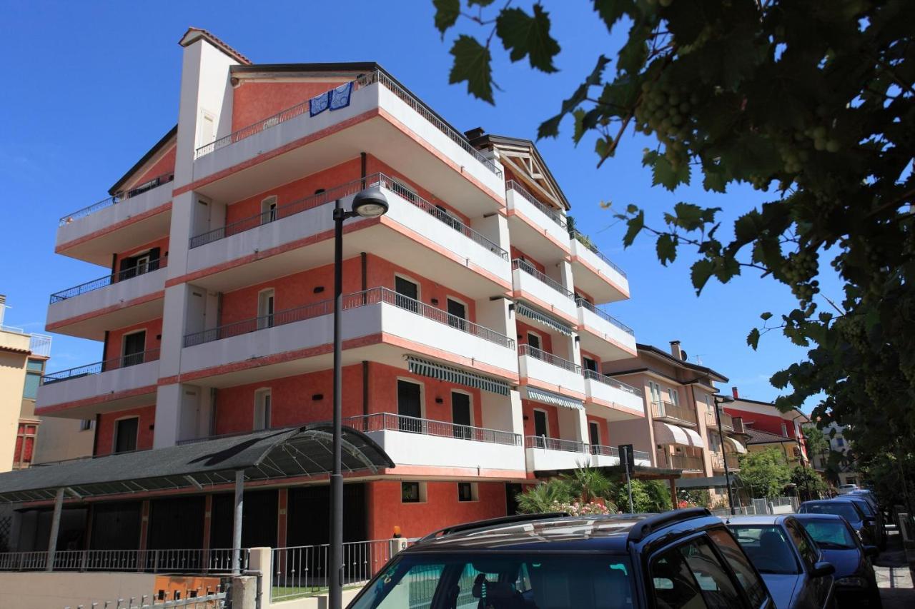 Maestrale Canova Apartments Caorle Exteriér fotografie